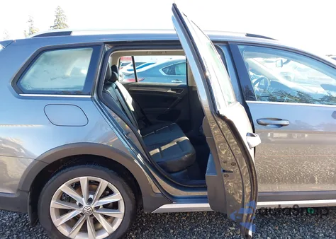 2017 Volkswagen Golf Alltrack Tsi S/Tsi Se/Tsi Sel z USA, uszkodzony, nr VIN 3VWH17AU4HM508570